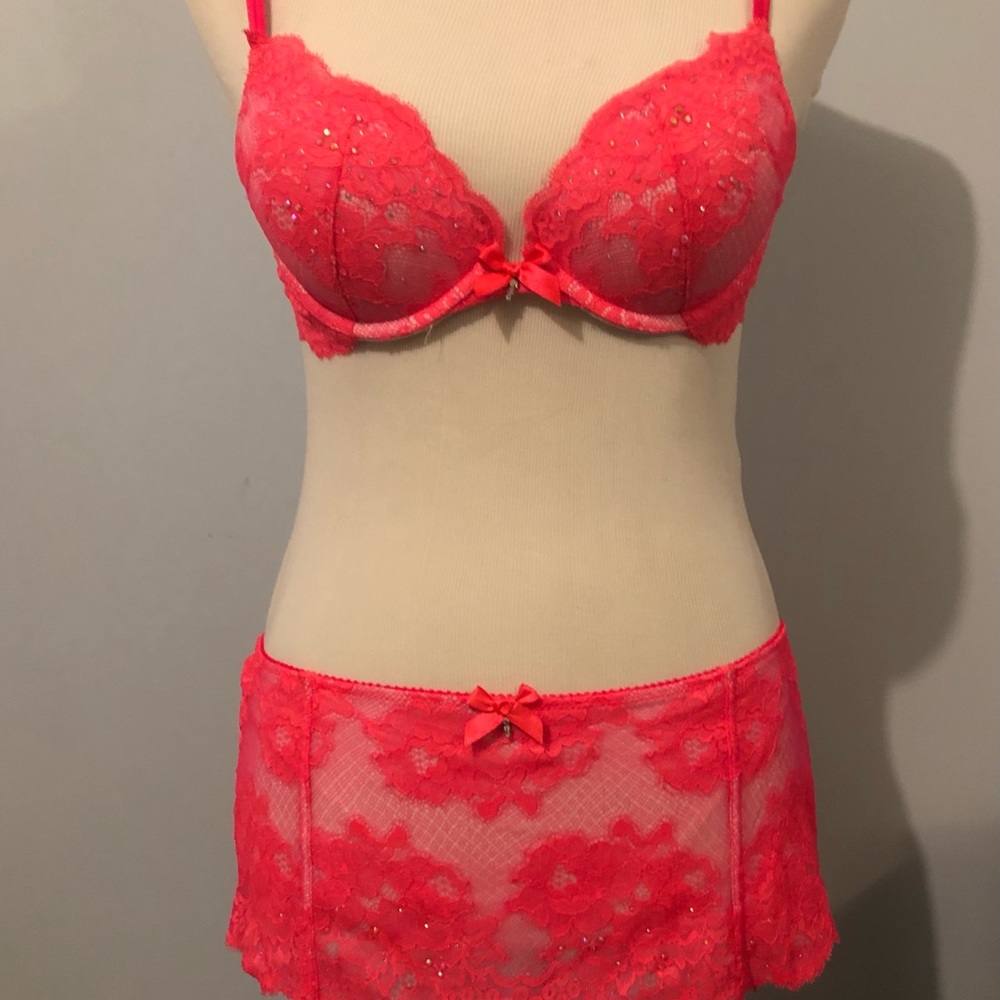 Victoria’s Secret bra & garter belt